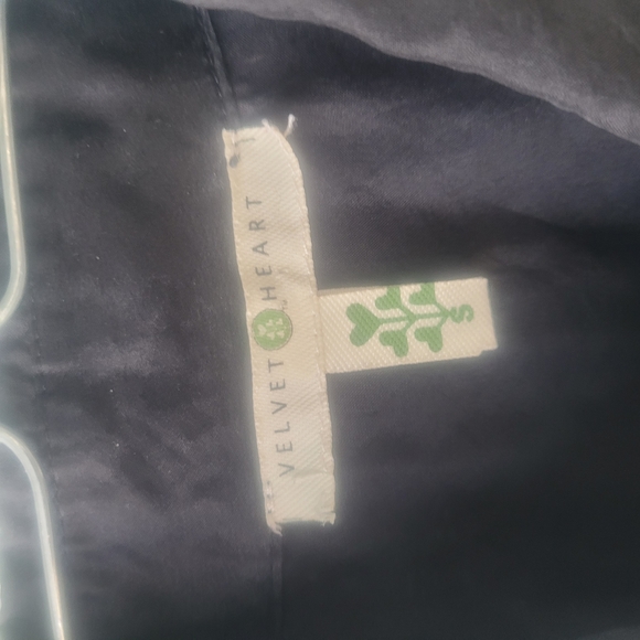 Velvet Heart Silk Button Up Shirt - Picture 9 of 11